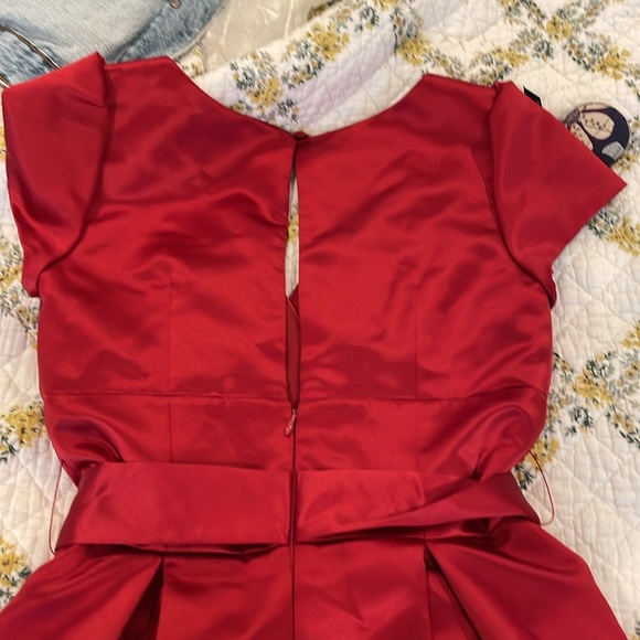 This is a gorgeous satin red dress. It’s a size 4. - Picture 4 of 4